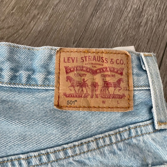 Levi's® Premium 501® Original Fit High Rise Cut off Jean shorts Size 25 - Picture 8 of 10